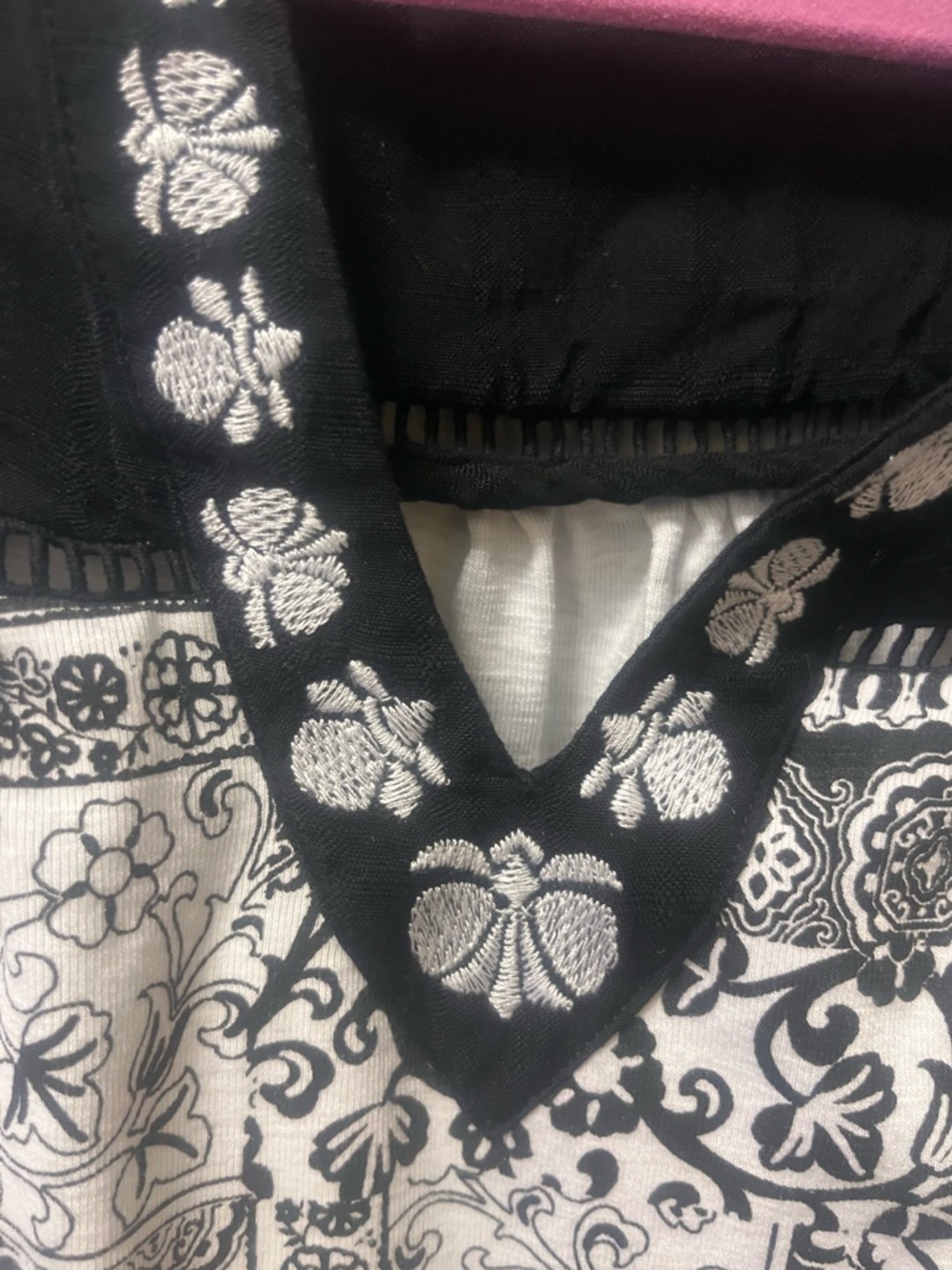 Napa Valley Blk&Wht Embroidered Peasant Top Cotton and Knit Size PM Cottagecore - Picture 4 of 8